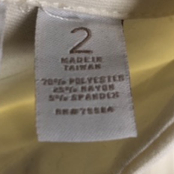 NWT Weekends by Chico's Full Front Zip Side Seam Pockets Ecru Vest Size 2 - Picture 7 of 8